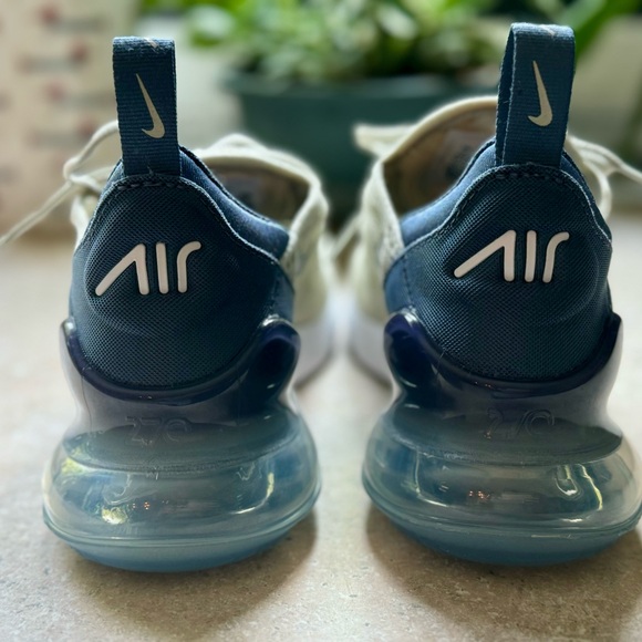 WOMEN'S NIKE AIR MAX 270 - Picture 4 of 8